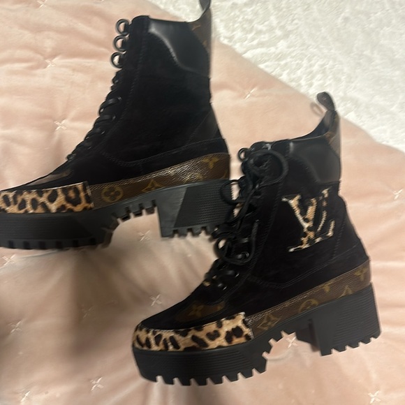 Louis Vuitton Laureate Platform Desert Boot - Picture 6 of 6